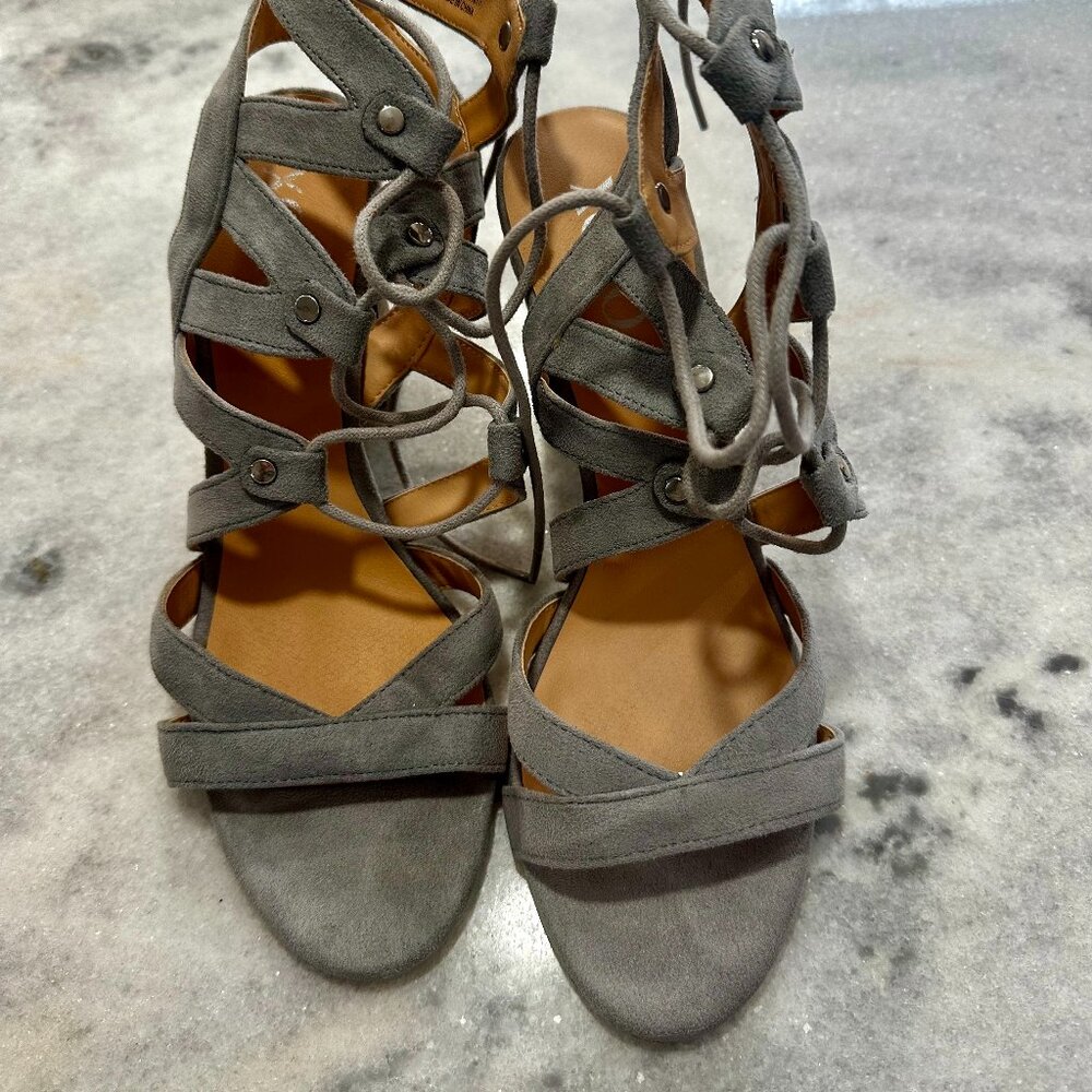 women's gray high heels XOXO